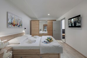 Family Apartment, Multiple Bedrooms (Rijeka City Vibes Apartment)
