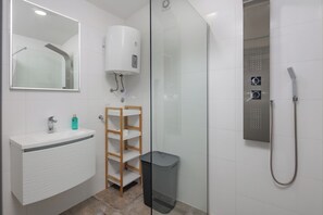 Family Apartment, Multiple Bedrooms (Rijeka City Vibes Apartment) | Bathroom