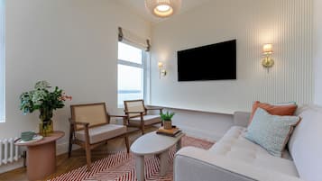 Apartment | Living area | TV