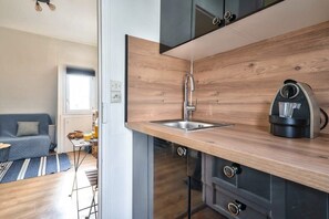 Interior - New Parisian Studio with View in the Central 11th (Paris)