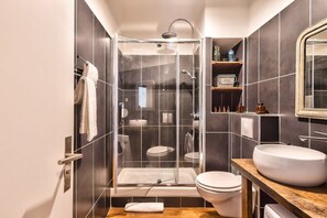 Shower, hair dryer, towels