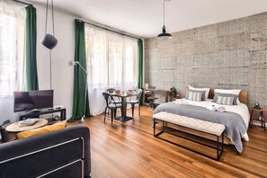 Desk, iron/ironing board, WiFi, bed sheets - Studio of Liberty - Paris 17 (Paris)