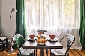 Dining - Studio of Liberty - Paris 17 (Paris)