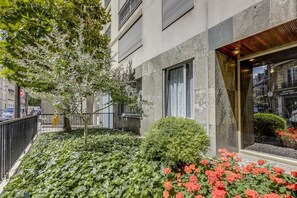 Exterior detail - Studio of Liberty - Paris 17 (Paris)