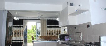 Spacious 4-bedroom apartment in charming Mombasa with Free WiFi