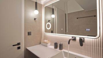 Shower, hair dryer, towels, shampoo