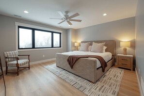 5 bedrooms, desk, iron/ironing board, travel cot