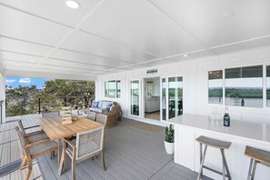 屋外ダイニングエリア