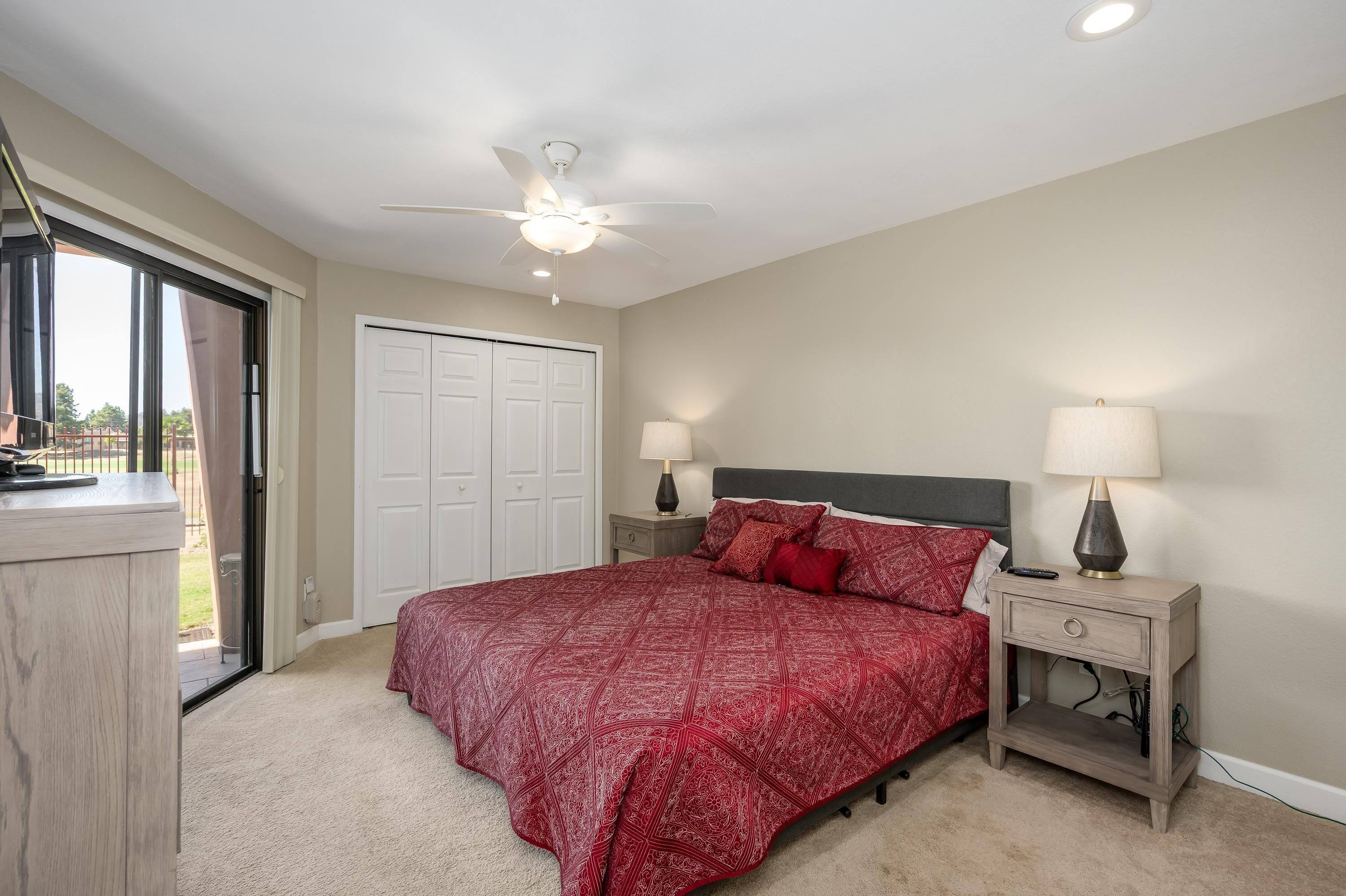 1 soverom, skrivebord, strykejern/-brett og wi-fi (inkludert)