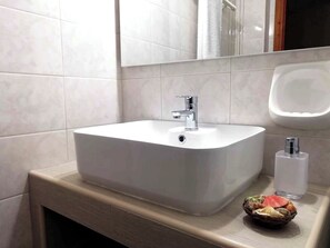 Basic Apartment, Sea View | Bathroom - Sea Rose Apartment (Corfu)