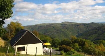 Cosy chalet in a quiet location, with breathtaking mountain views. Pets welcome!