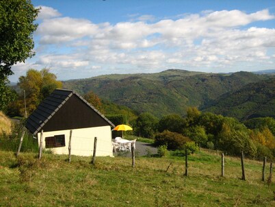 Cosy chalet in a quiet location, with breathtaking mountain views. Pets welcome!
