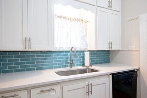 Fridge, microwave, oven, stovetop - 2BR Apartment on 7th (Little Rock)