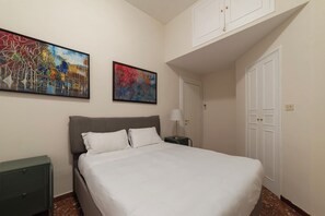 Appartamento, 3 camere da letto, 2 bagni | 3 camere, postazione laptop, ferro/asse da stiro, Wi-Fi gratuito