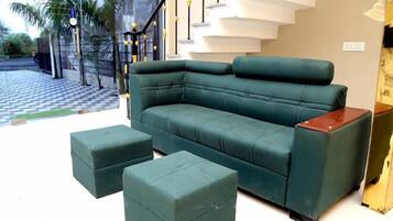 Vista frontal de la propiedad