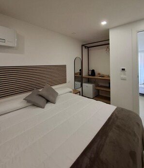 Double Room | In-room safe, blackout drapes, iron/ironing board, free WiFi - sikelia rooms (Viagrande)