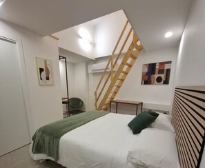 Room (Scalatelli)