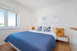 Deluxe Apartment, Sea View | 2 bedrooms, iron/ironing board, free WiFi - Apartment Lipotica 1 (Nin)