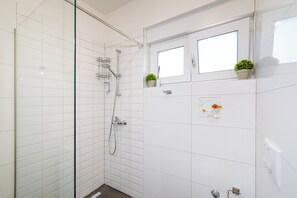 Deluxe Apartment, Sea View | Bathroom