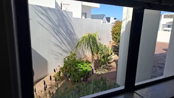 House, 4 Bedrooms, Smoking, Garden View | Interior
