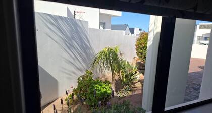 Oosiesrus - Charming Langebaan Villa With Garden View
