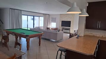 House, 4 Bedrooms, Smoking, Garden View | Games room