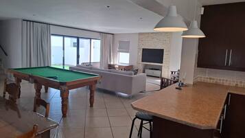 House, 4 Bedrooms, Smoking, Garden View | Game room