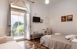 4 bedrooms, travel cot, free WiFi