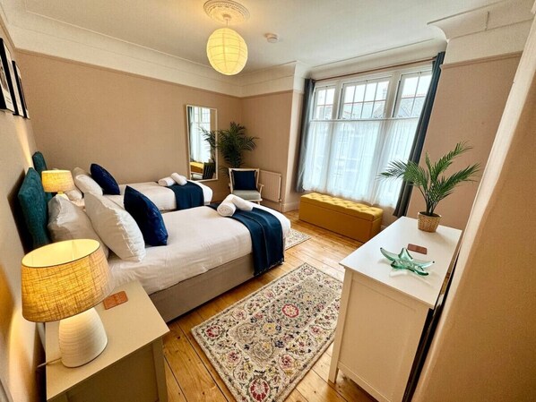 3 bedrooms, desk, iron/ironing board, free WiFi