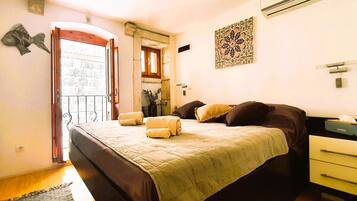 2 bedrooms, WiFi, bed sheets