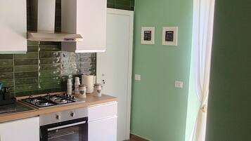 Microwave, oven, stovetop, cookware/dishes/utensils