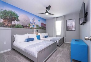 5 Schlafzimmer, Schreibtisch, Bügeleisen/Bügelbrett, Reisekinderbett