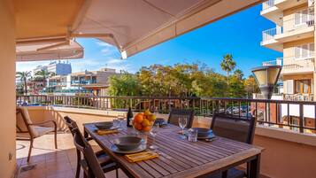 Apartment | Outdoor dining