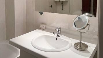 Toallas, jabón, papel de baño