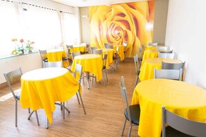 Desayuno bufé gratuito y diario