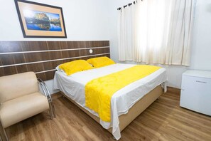 Työpöytä, kannettavalle tietokoneelle sopiva työtila, äänieristys
