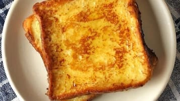 Sarapan prasmanan setiap hari (INR 700 per orang)