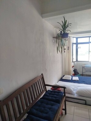 1 habitación, tabla de planchar con plancha, wifi y ropa de cama 