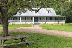 Exterior - Winter Getaway w/Friends | Pickleball + Walk to RT (Round Top)