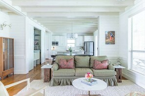 TV, fireplace, offices - Winter Getaway w/Friends | Pickleball + Walk to RT (Round Top)