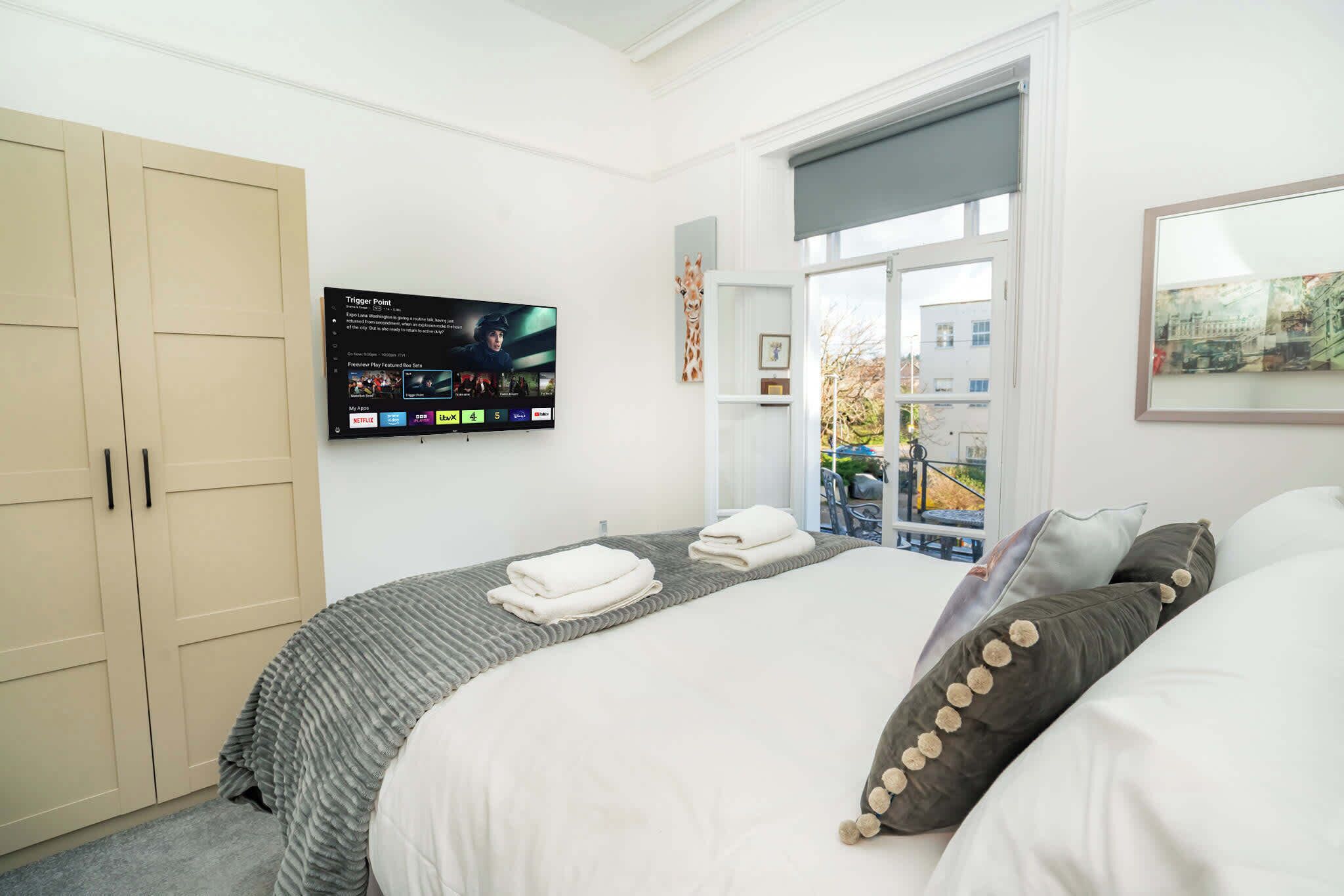 2 bedrooms, iron/ironing board, WiFi, bed sheets