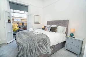 2 chambres, fer et planche à repasser, Wi-Fi, draps fournis