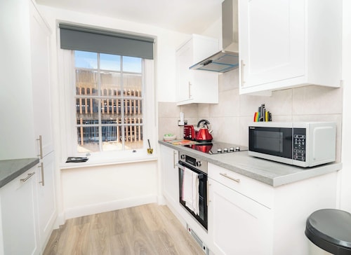 Characterful 2 Bed Apartment in Central Cheltenham