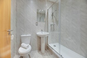 Comfort Apartment | Bathroom - Laing Apartments (Newcastle-upon-Tyne)