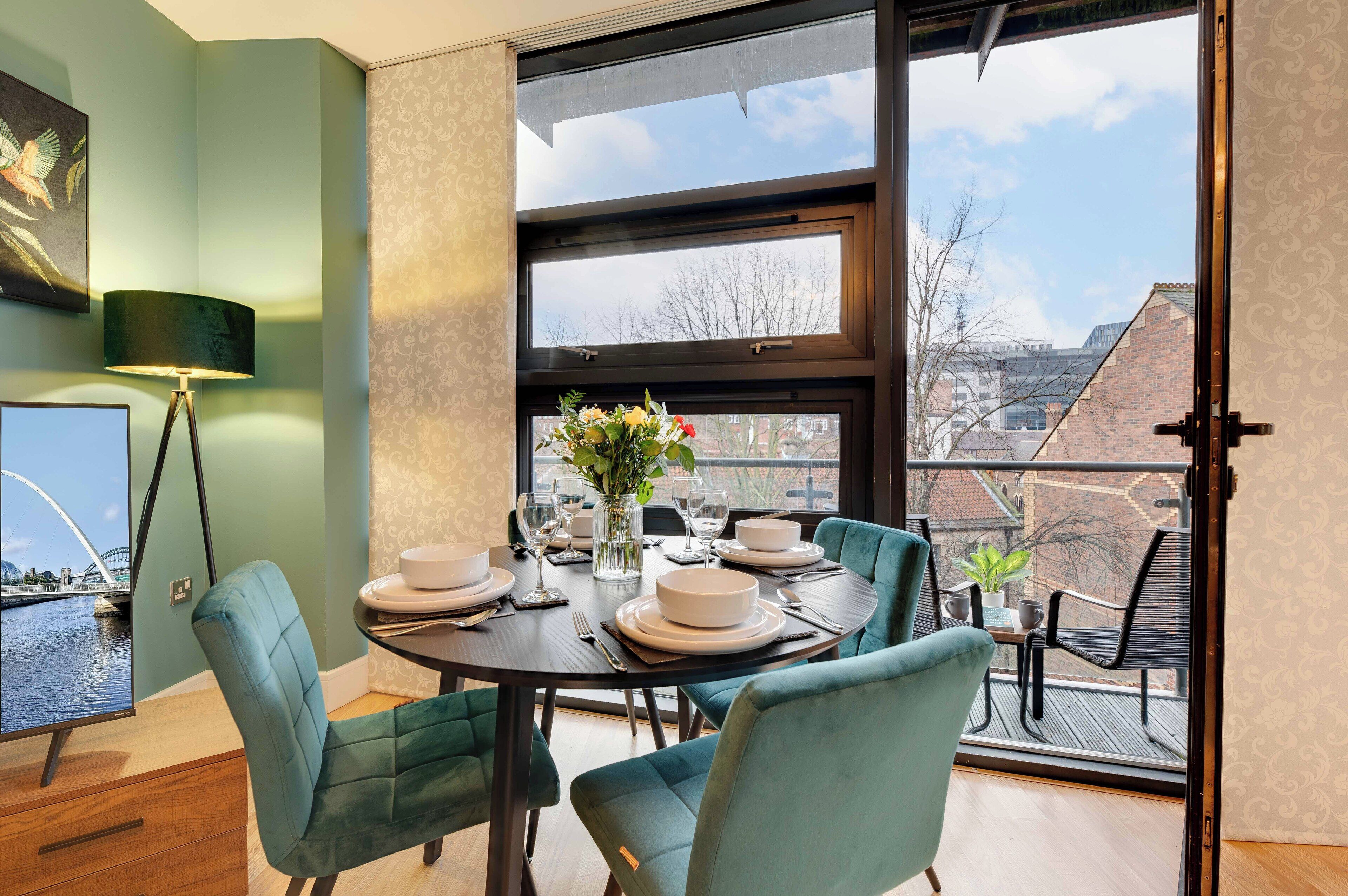 คอมฟอร์ทอพาร์ทเมนท์ | บริเวณนั่งเล่น | ทีวีจอแบน