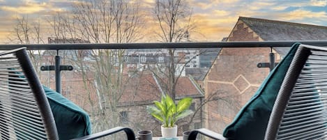 Comfort Apartment | Living area | Flat-screen TV