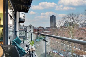 Comfort Apartment | Terrace/patio - Laing Apartments (Newcastle-upon-Tyne)