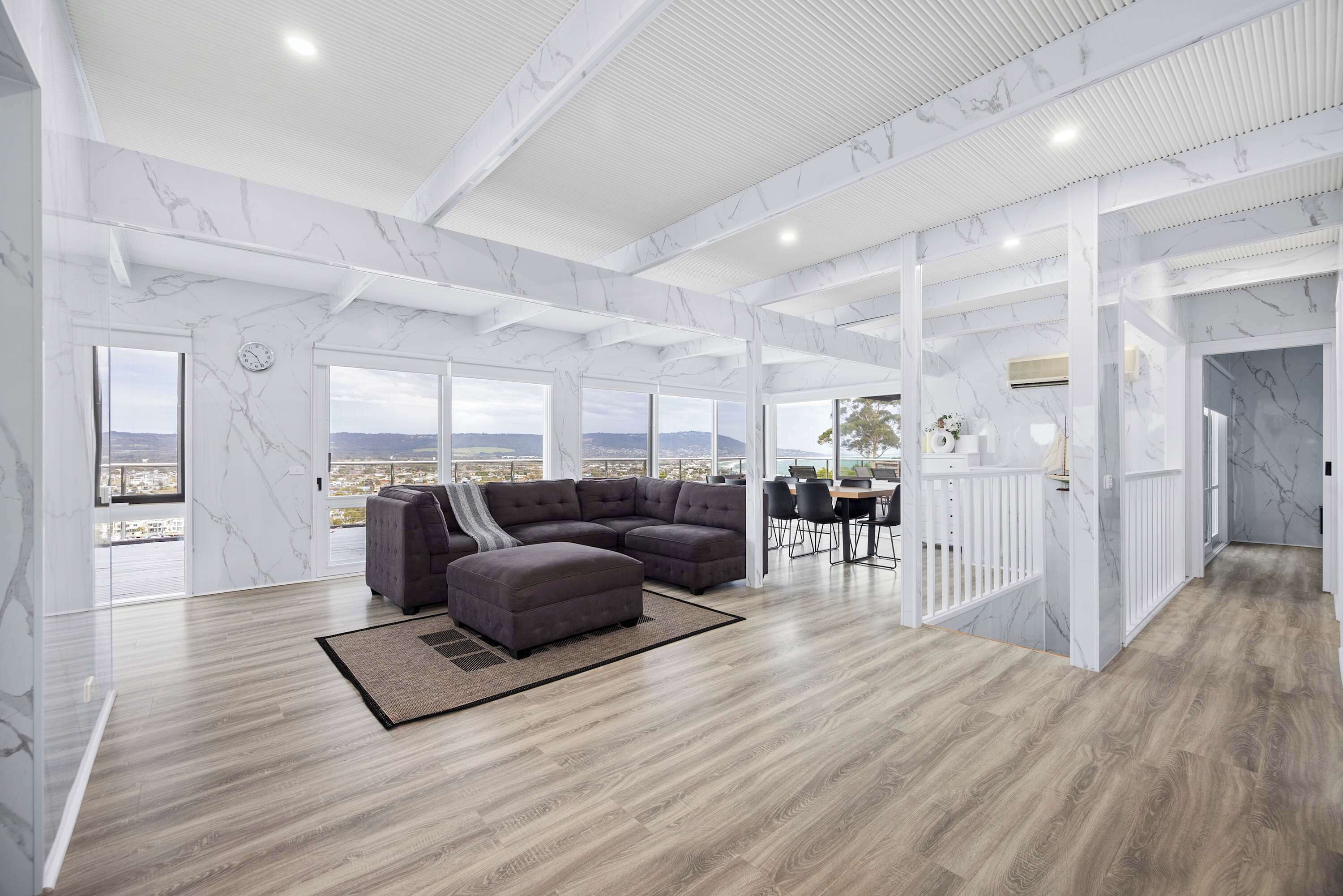 Télévision, cheminée