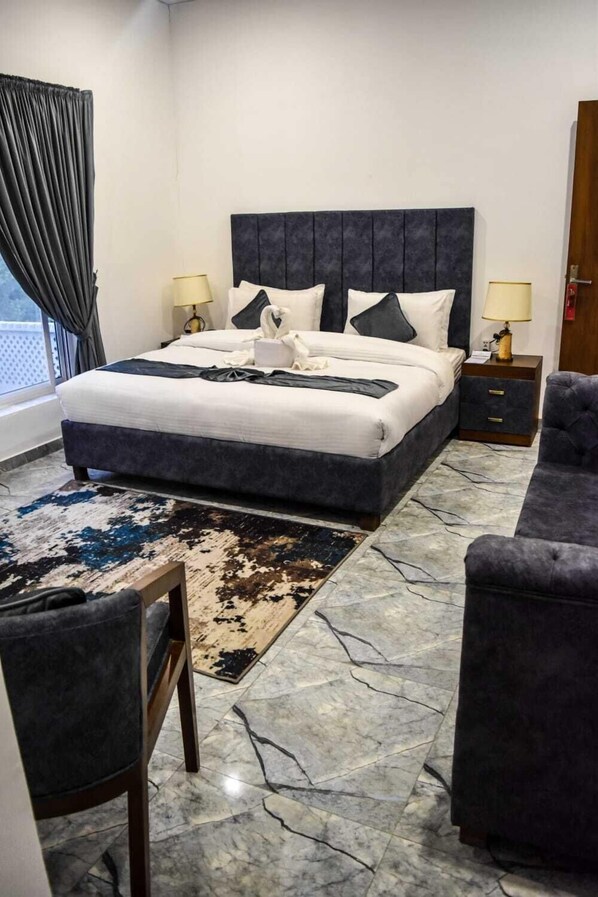 Double Room | Free WiFi - Ali Country Club and Resort (Swat)