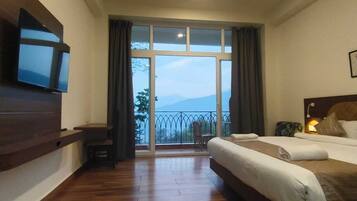 Premium Room | Laptop workspace, iron/ironing board, free WiFi, bed sheets